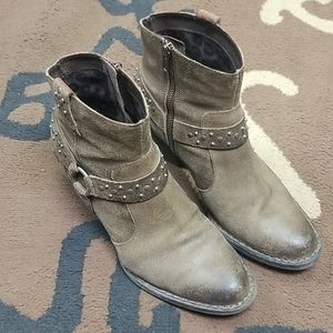 Born Slater Zip Booties, Anthracite Distressed